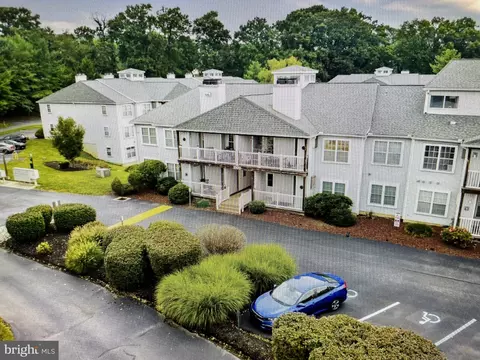 1907 Waters Edge Dr #128, Newark, DE 19702