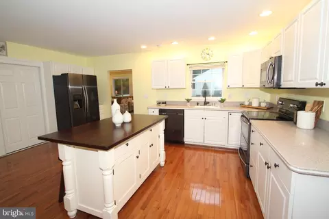 Kitchen - 99 12 Bartley Dr, Newark, DE 19702 photo 3 of 3