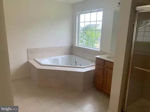 Bath - 150 Gloucester Blvd, Middletown, DE 19709 photo 1 of 2