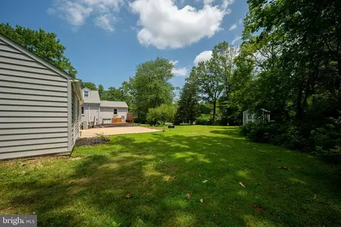 Exterior - 1005 Lakeside Dr, Newark, DE 19711 photo 5 of 6