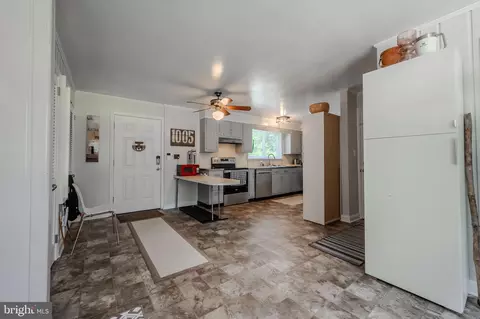 Entry Way - 1005 Lakeside Dr, Newark, DE 19711 photo 1 of 1
