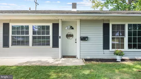 Entry Way - 54 Kenmar Dr, Newark, DE 19713 photo 1 of 11