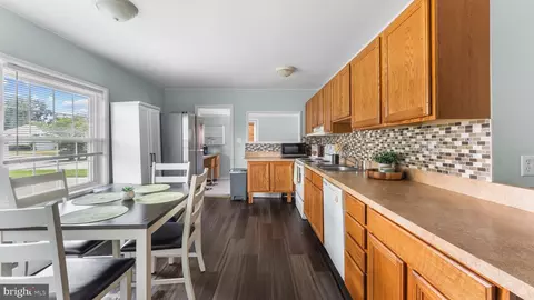 Entry Way - 54 Kenmar Dr, Newark, DE 19713 photo 7 of 11