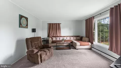 Living - 54 Kenmar Dr, Newark, DE 19713 photo 1 of 2