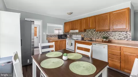 Entry Way - 54 Kenmar Dr, Newark, DE 19713 photo 6 of 11