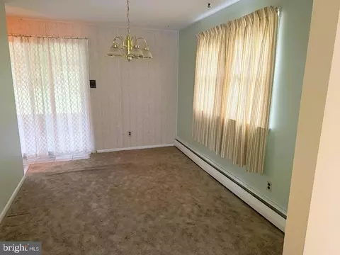 Living - 217 S Dillwyn Rd, Newark, DE 19711 photo 5 of 10