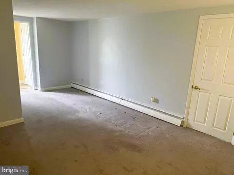 Living - 217 S Dillwyn Rd, Newark, DE 19711 photo 8 of 10
