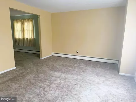 Living - 217 S Dillwyn Rd, Newark, DE 19711 photo 3 of 10
