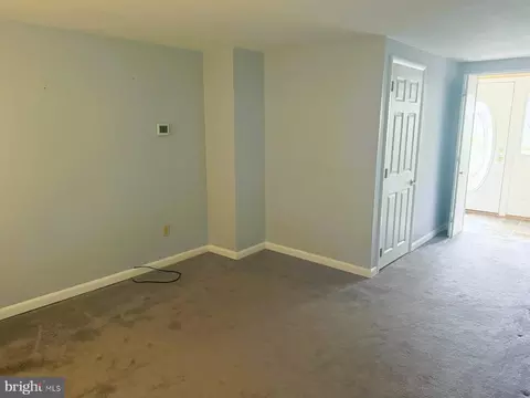 Living - 217 S Dillwyn Rd, Newark, DE 19711 photo 7 of 10
