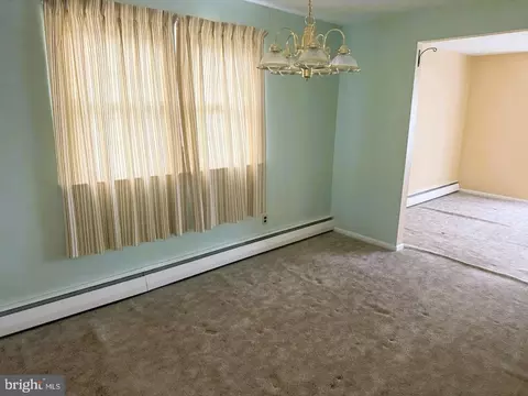 Living - 217 S Dillwyn Rd, Newark, DE 19711 photo 4 of 10