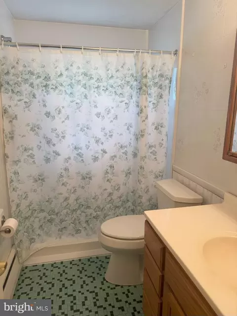 Bath - 217 S Dillwyn Rd, Newark, DE 19711 photo 1 of 1