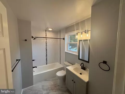 Bath - 46 Upland Ct, Newark, DE 19713 photo 2 of 2