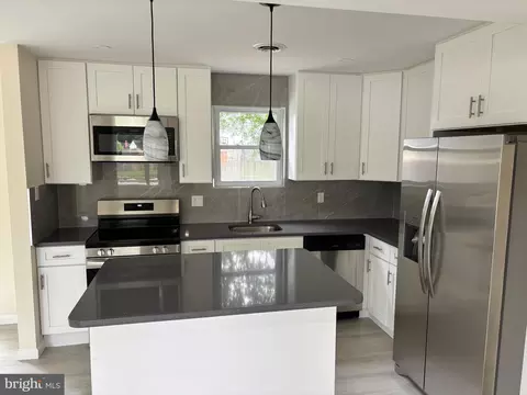 Kitchen - 46 Upland Ct, Newark, DE 19713 photo 2 of 2