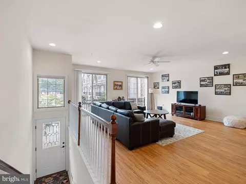 205 Sutton Way, Newark, DE 19711 photo 2