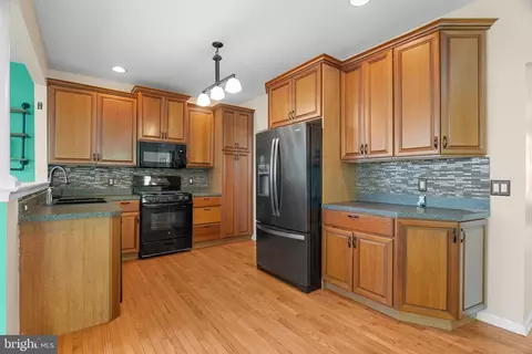 Kitchen - 107 Persimmon Pl, Bear, DE 19701 photo 2 of 3