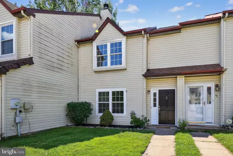 3 Ross Ct, Newark, DE 19702