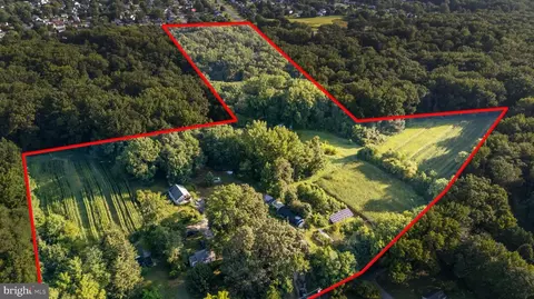 557 Mansion House Rd, Bear, DE 19701