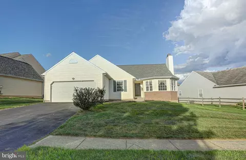 124 W Flagstone Dr, Newark, DE 19702