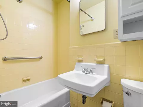 Bath - 204 Jupiter Rd, Newark, DE 19711 photo 2 of 2