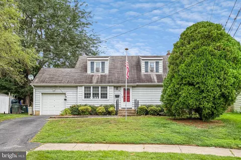 4 Connell Cir, Newark, DE 19711