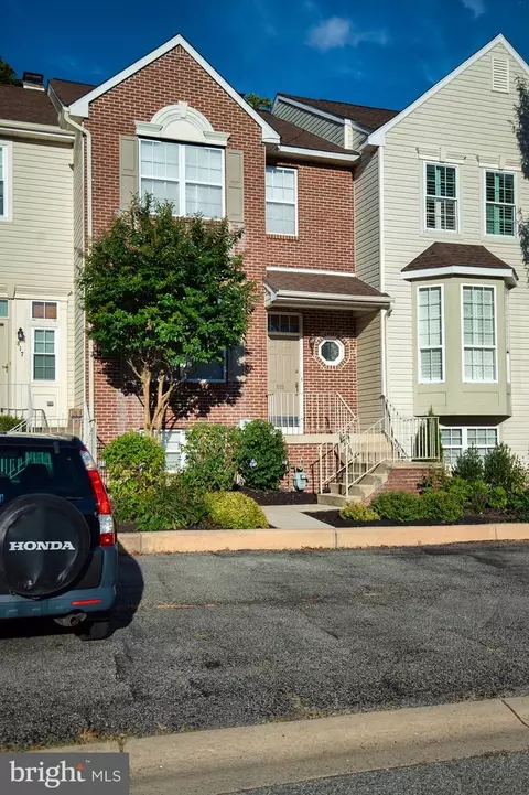 815 N Waterford Ln, Wilmington, DE 19808
