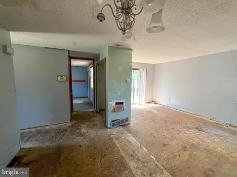 Living - 104 Channing Dr, Bear, DE 19701 photo 2 of 6