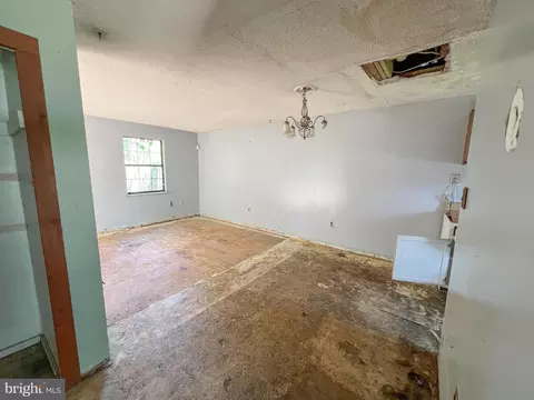 Living - 104 Channing Dr, Bear, DE 19701 photo 4 of 6