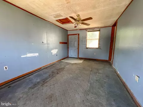 Living - 104 Channing Dr, Bear, DE 19701 photo 6 of 6