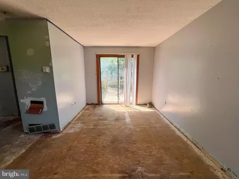 Living - 104 Channing Dr, Bear, DE 19701 photo 3 of 6