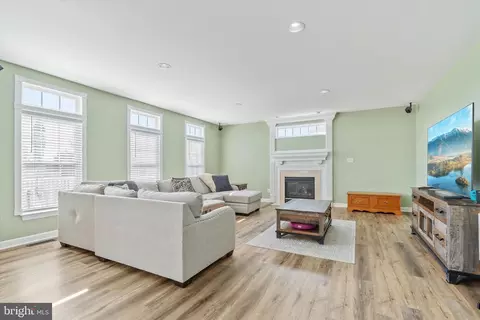 Living - 617 Corbit Dr, Middletown, DE 19709 photo 1 of 2
