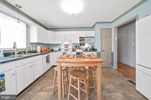 Kitchen - 3 Allara Ct, Bear, DE 19701 photo 4 of 5