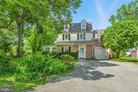 11 Riverside Dr, Wilmington, DE 19809