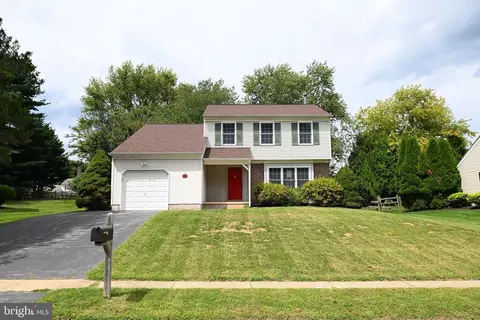 5 Ridgewood Dr, Hockessin, DE 19707