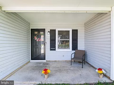 Exterior - 27 Stephanie Dr, Bear, DE 19701 photo 5 of 6