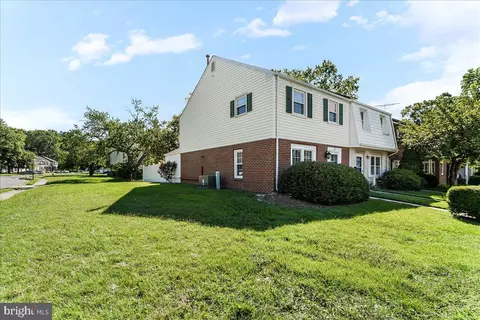 20 Patrick Henry Ct, Newark, DE 19711 photo 2