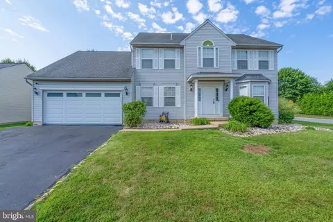 33 W Saxony Dr, New Castle, DE 19720