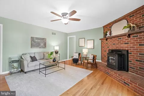 Living - 2603 Ebright Rd, Wilmington, DE 19810 photo 6 of 8
