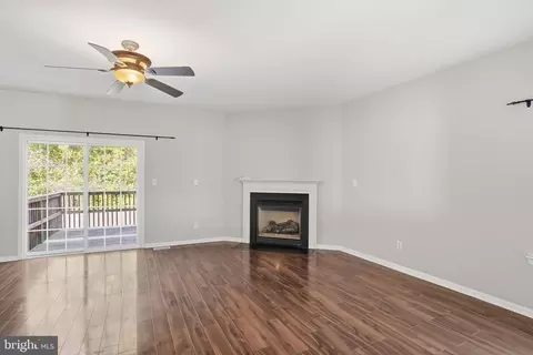 Living - 220 Camerton Ln, Townsend, DE 19734 photo 5 of 6