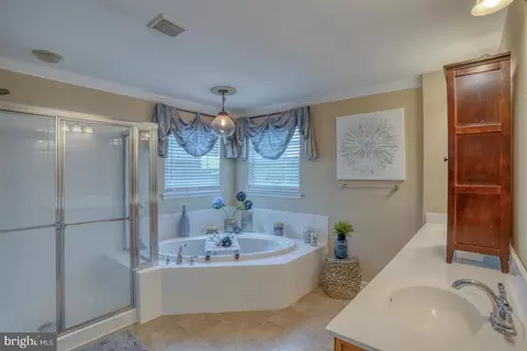 Bath - 506 Aviemore Dr, Townsend, DE 19734 photo 2 of 4