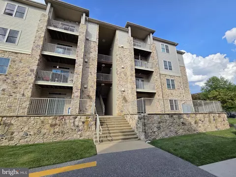 3000 Fountainview Cir #102, Newark, DE 19713