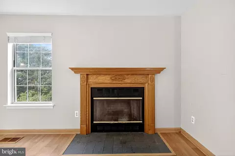 Living - 685 Corsica Ave, Bear, DE 19701 photo 2 of 4