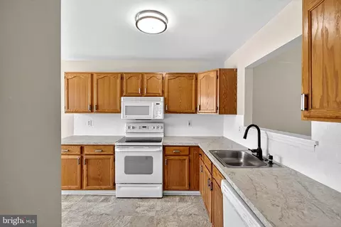 Kitchen - 685 Corsica Ave, Bear, DE 19701 photo 2 of 5