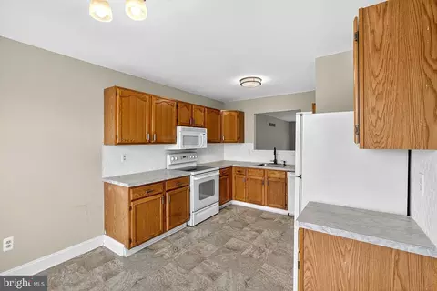 Kitchen - 685 Corsica Ave, Bear, DE 19701 photo 5 of 5