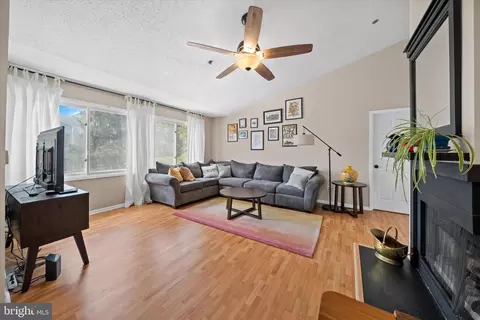 402 Creekside Dr, Newark, DE 19711 photo 8