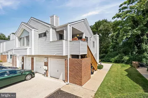 402 Creekside Dr, Newark, DE 19711