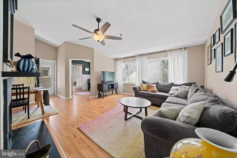 402 Creekside Dr, Newark, DE 19711 photo 9