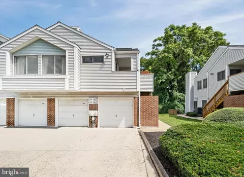 402 Creekside Dr, Newark, DE 19711 photo 2