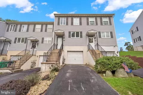 10 Woodfield Dr, Claymont, DE 19703