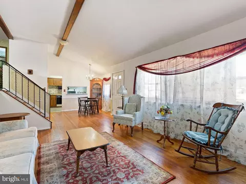Living - 10 Davies Rd, Newark, DE 19713 photo 2 of 3