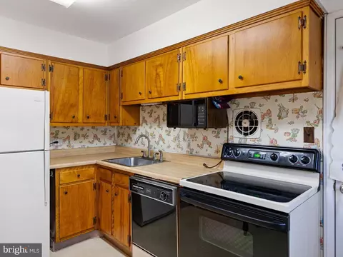 Kitchen - 10 Davies Rd, Newark, DE 19713 photo 1 of 2